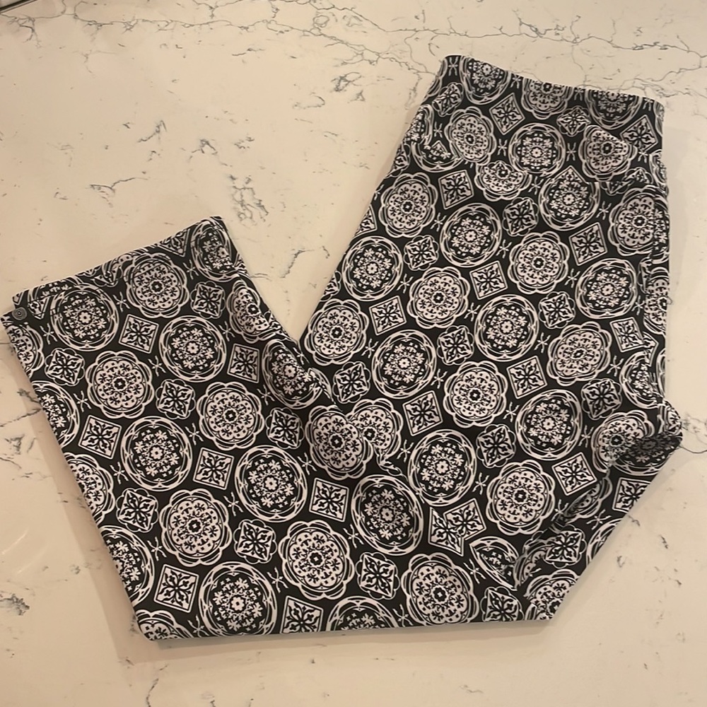Onzie Crop Leggings